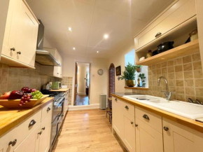 Penzance~Charming family home~3 bed ~2 bathrooms